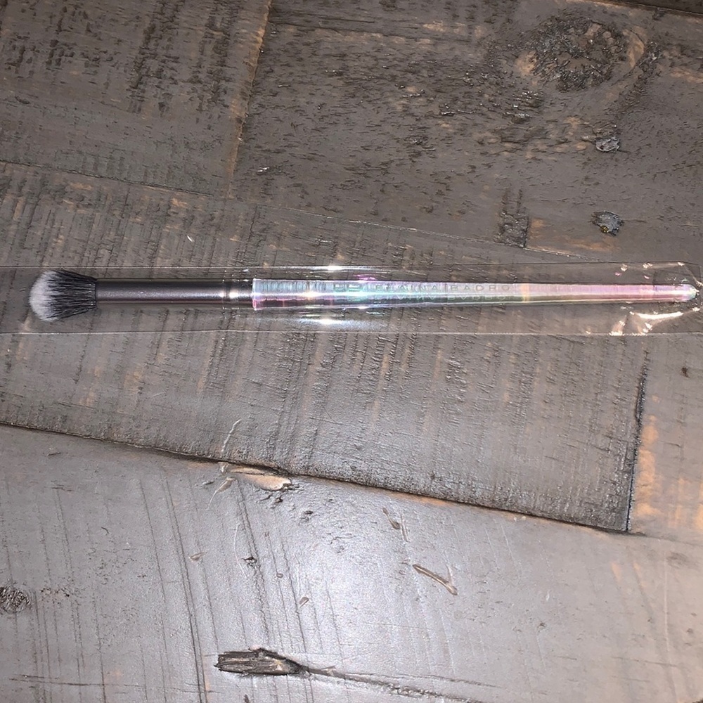 Elaina Badro Holographic Iridescent Makeup Brush Tapered Blending Eyeshadow Tool